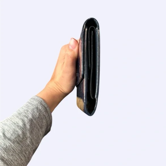 Louis Vuitton Sarah Wallet in Amarante Vernis Leather – Full Inclusion - Picture 6 of 11